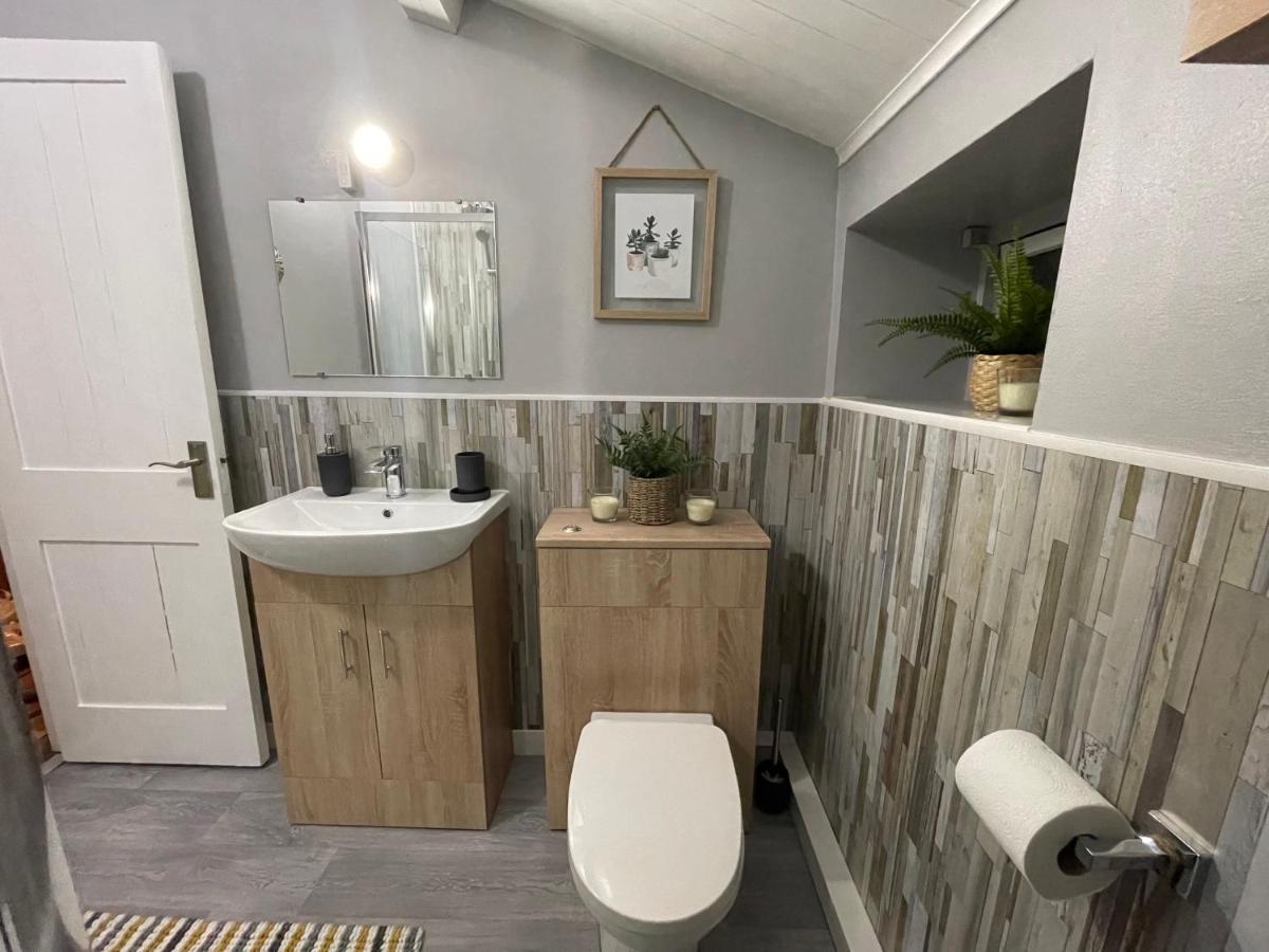Westend Holiday Room 4 Брекън Екстериор снимка